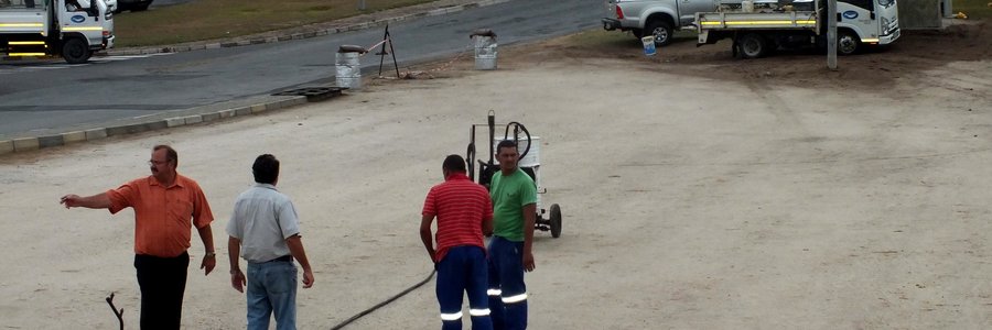 Die informele handelsterrein in die omgewing van die vierrigting stop by die industriÃ«le gebied van Gansbaai wat â€˜n gedaanteverwisseling ondergaan